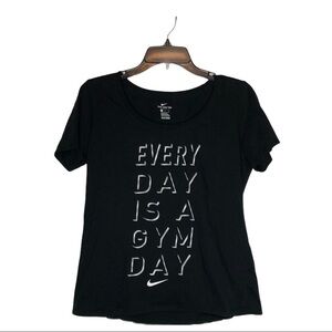 Nike T-shirt Size‎ Medium